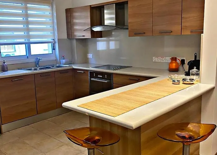 Charm Flat In The Heart Of The Center - Balcony & View Nicosie